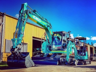 Tilt Mud Buckets - 900mm for 1T - 1.9T and 2200mm wide for 30T - 38T Kobelco