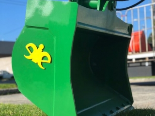 Tilt Mud Bucket - 1200mm wide for 5T for hire
