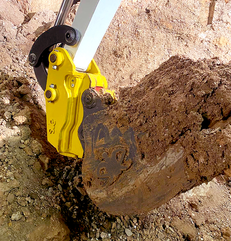 earthscape-quick-hitch_web PowerLok Quick Hitch